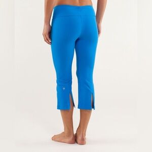 RARE Lululemon Gather & Crow Crop in Beaming Blue Size 4